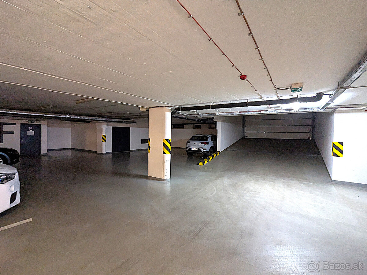 Vnútorné parkovacie miesto blízko Centra, Strojárenská - 5