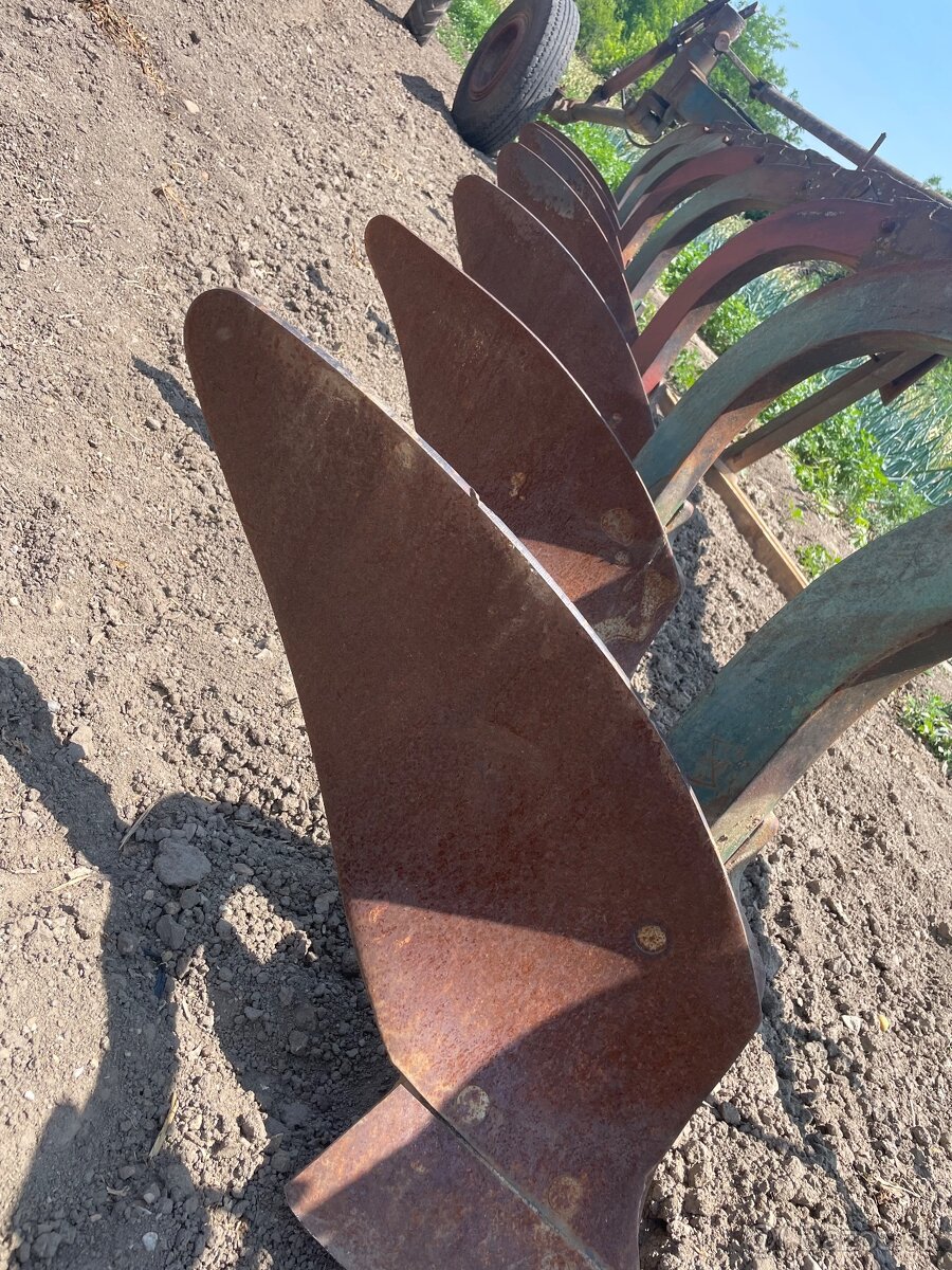 Sejačka Mistral 6000 a 7-radličný pluh - 5