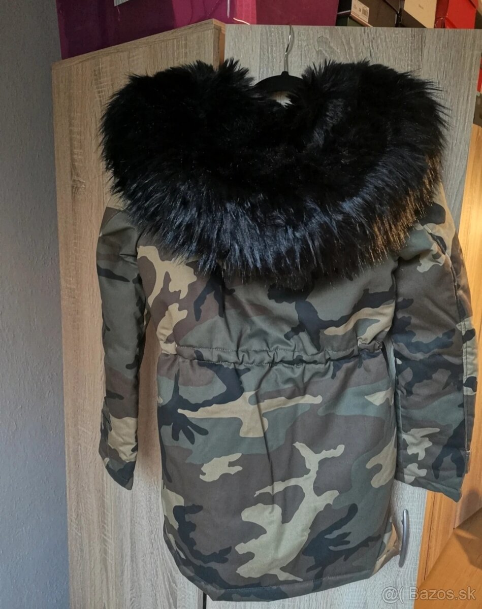 Zimná bunda s kapucňou - 5