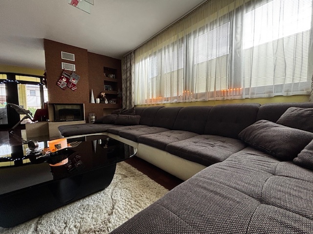 VEĽKÁ SEDACIA SÚPRAVA S TABURETKOU - 5