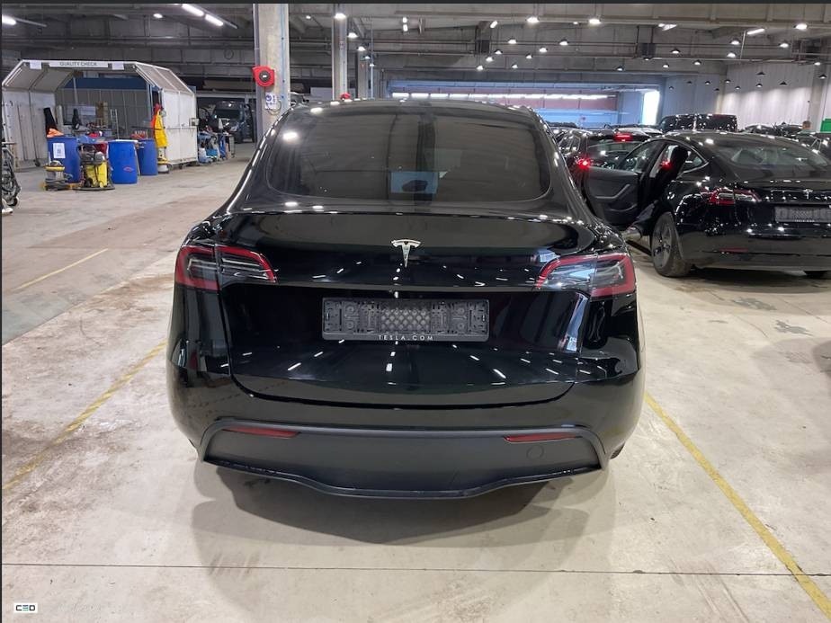 Tesla Model Y 2023 Standard Range SoH 95 % - 5