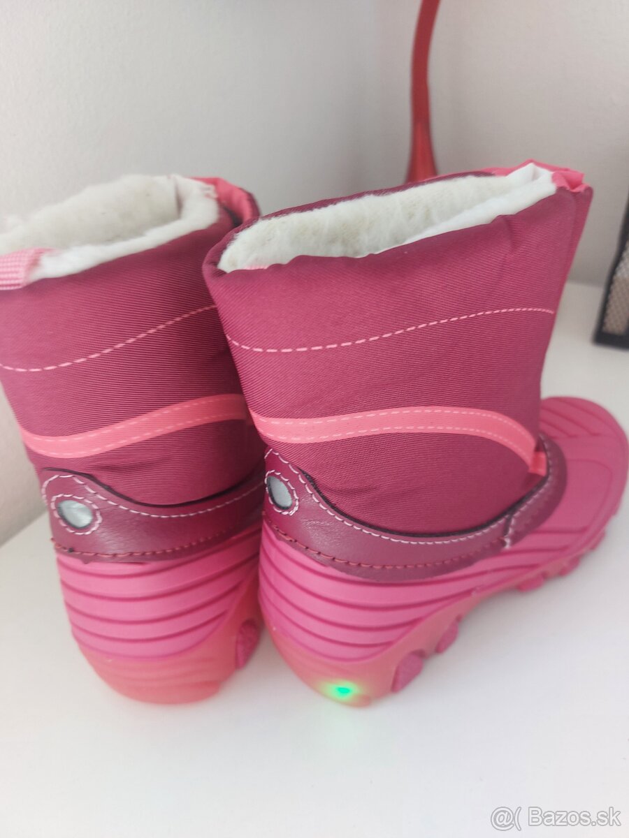 Zimné blikajúce zateplene čižmy veľ.23 - 5