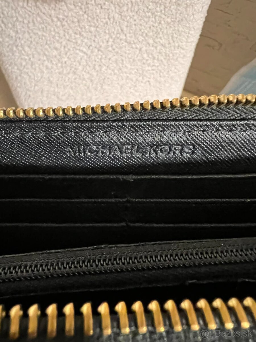 Michael kors cierna peňaženka. - 5