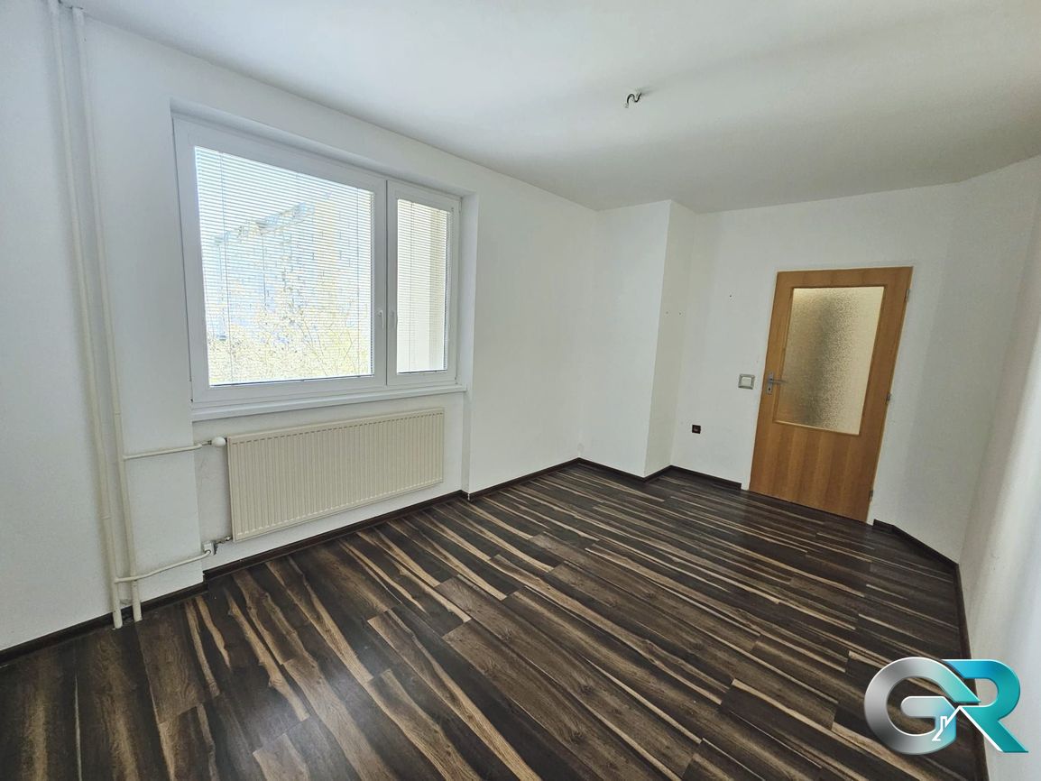 Exkluzívne ponúkame na predaj veľkometrážny 4-izbový byt, sí - 5