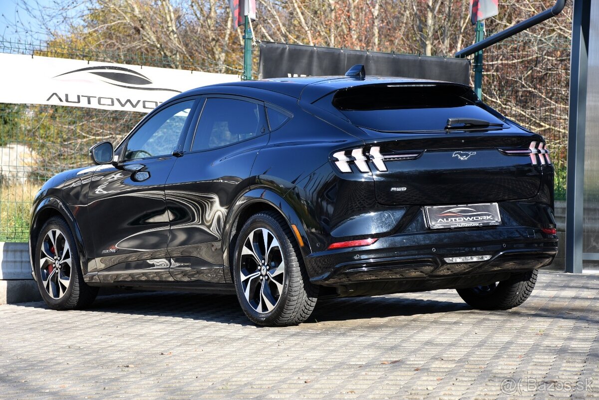 Ford Mustang Mach-E 98,7 kWh EXTENDED_RANGE 371 KONÍ 4X4 DPH - 5