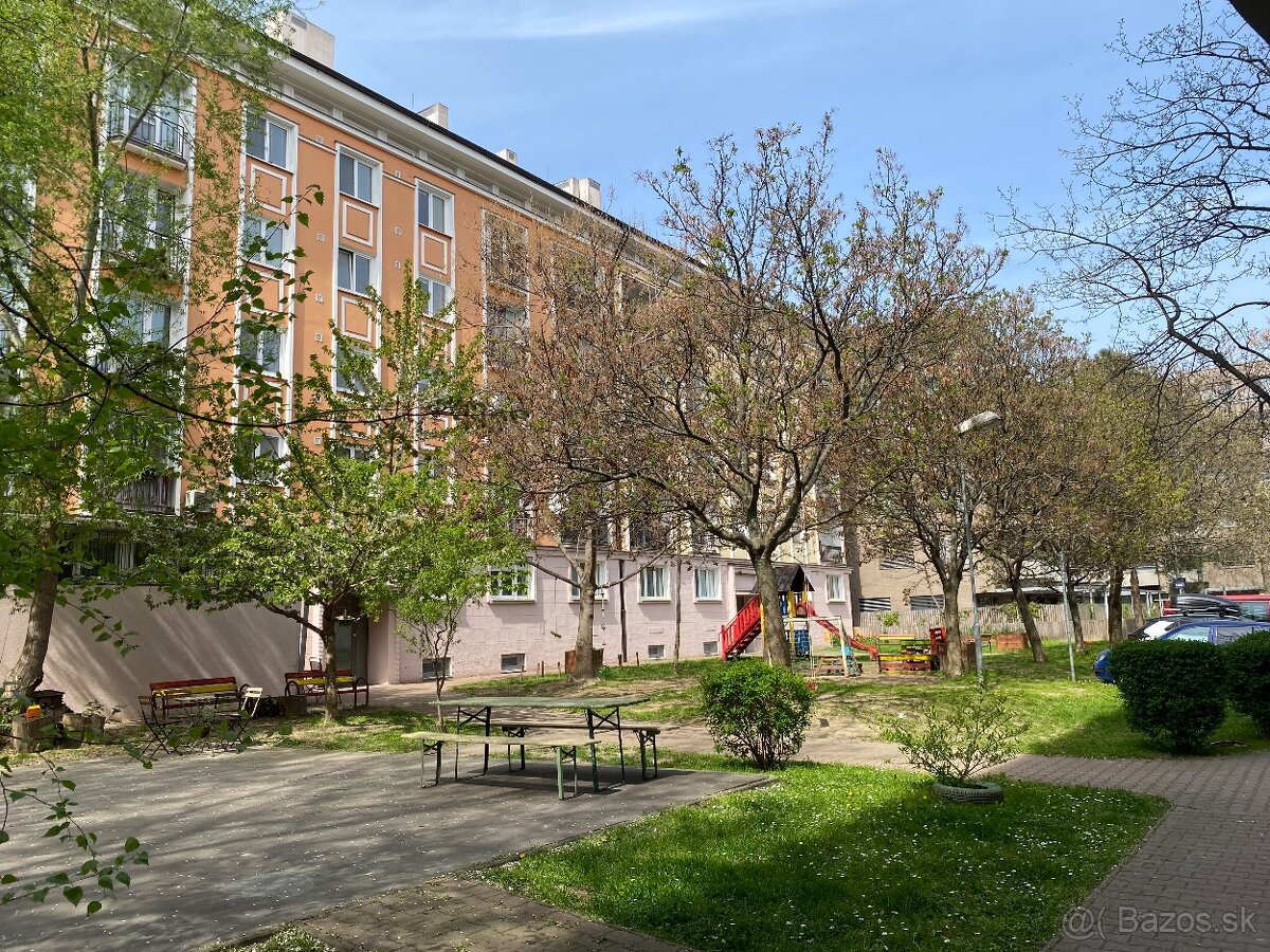 Prenajmem garáž pri Zimnom štadióne - 5