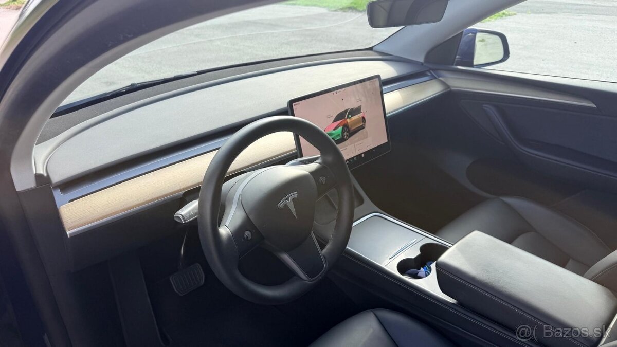 Tesla model Y - 5