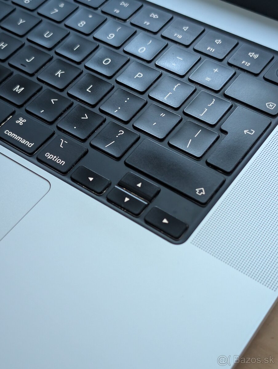 MacBook Pro 16″ M1 Pro – 32 GB RAM, 1 TB SSD - 5
