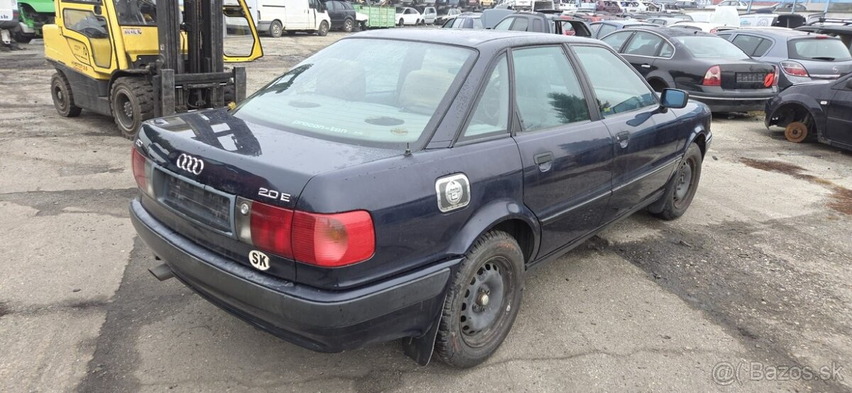 Lacno rozpredám Audi 80 na náhradné diely - 5