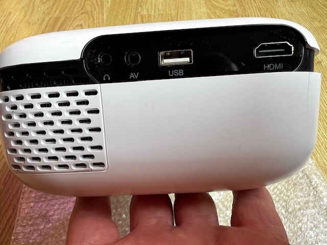 Biely LCD projektor RD-852 pre domáce kino - 5