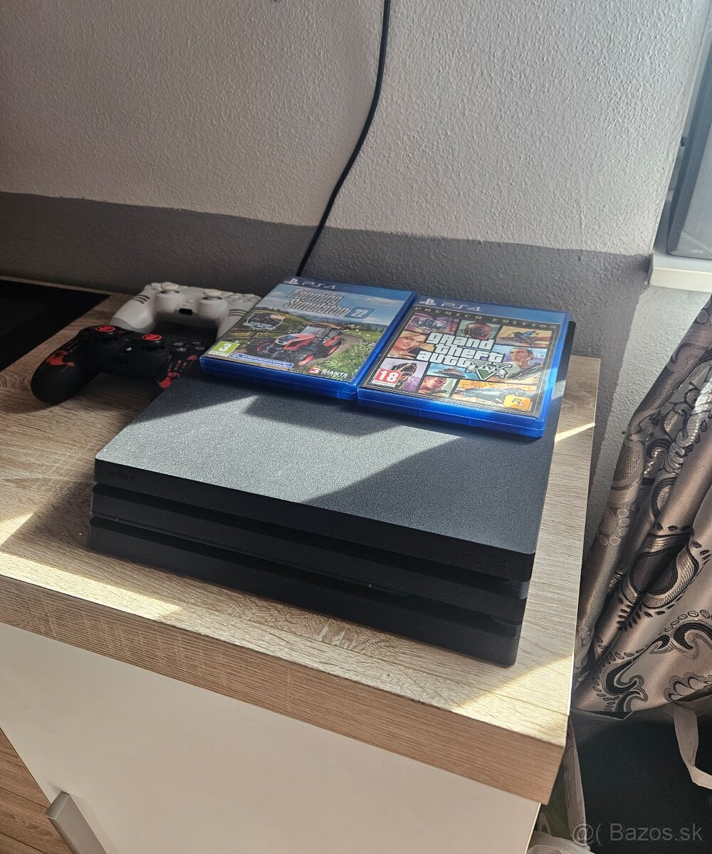 Predám PS4 PRO - 5