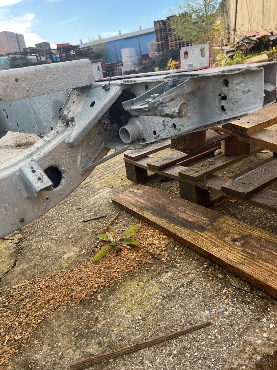 Land rover Defender Šasi