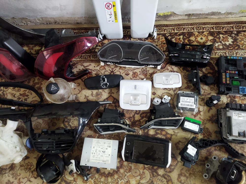 Peugeot 2008 1,6 hdi - 5