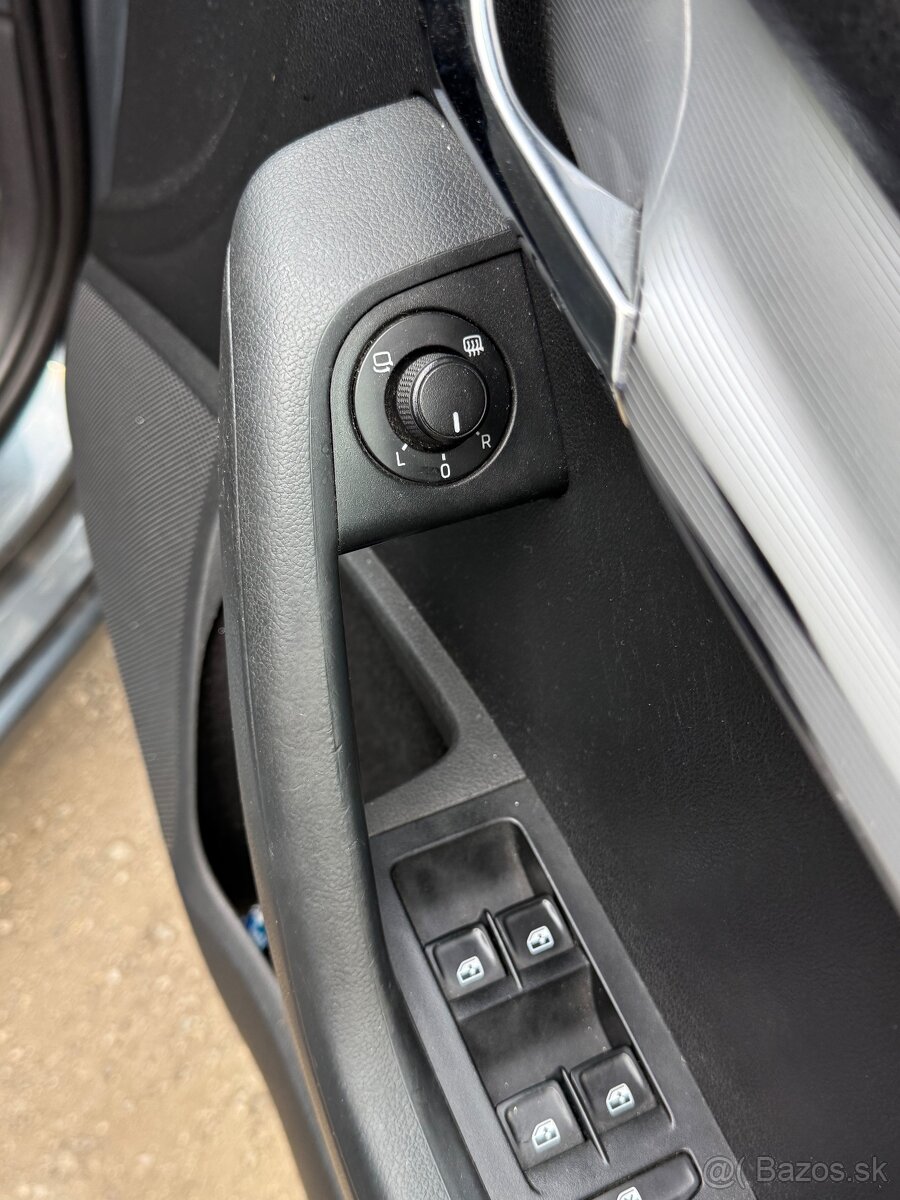 Rozpredam Škoda Octavia 3 1.6 TDi 81kw kombi šedá . Kod farb - 5