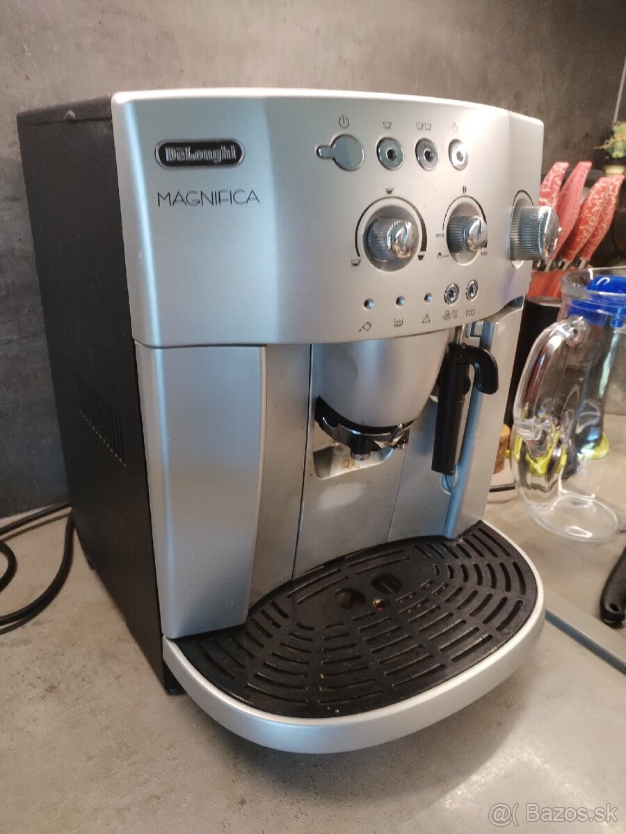 Kavovar Delonghi magnifica - 5