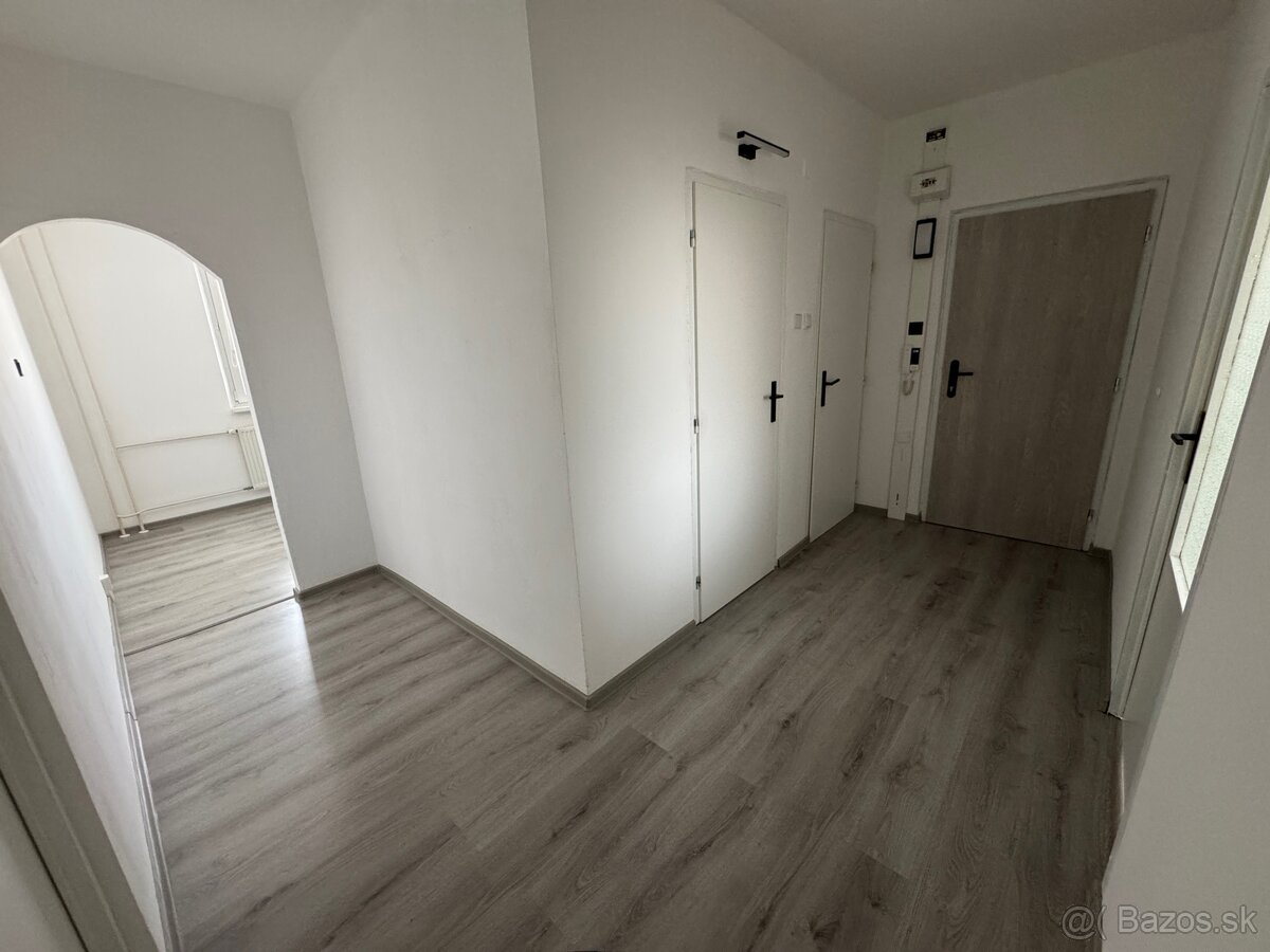 Ponúkam na prenájom 3-izbový byt s loggiou - 5