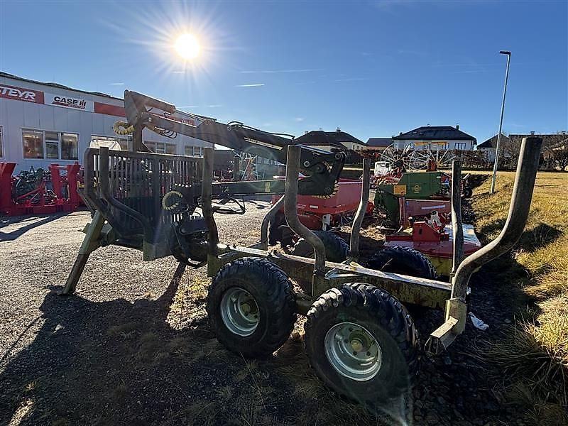 Lesný príves Holzknecht s hydraulickou rukou 6,3 m, r. 2004 - 5