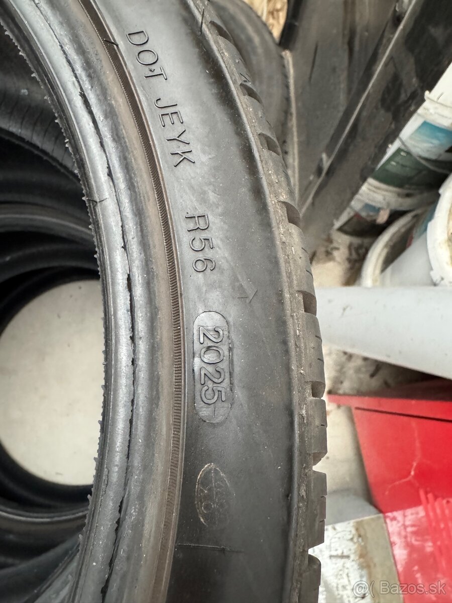 Gumy 235/35r19 - 5