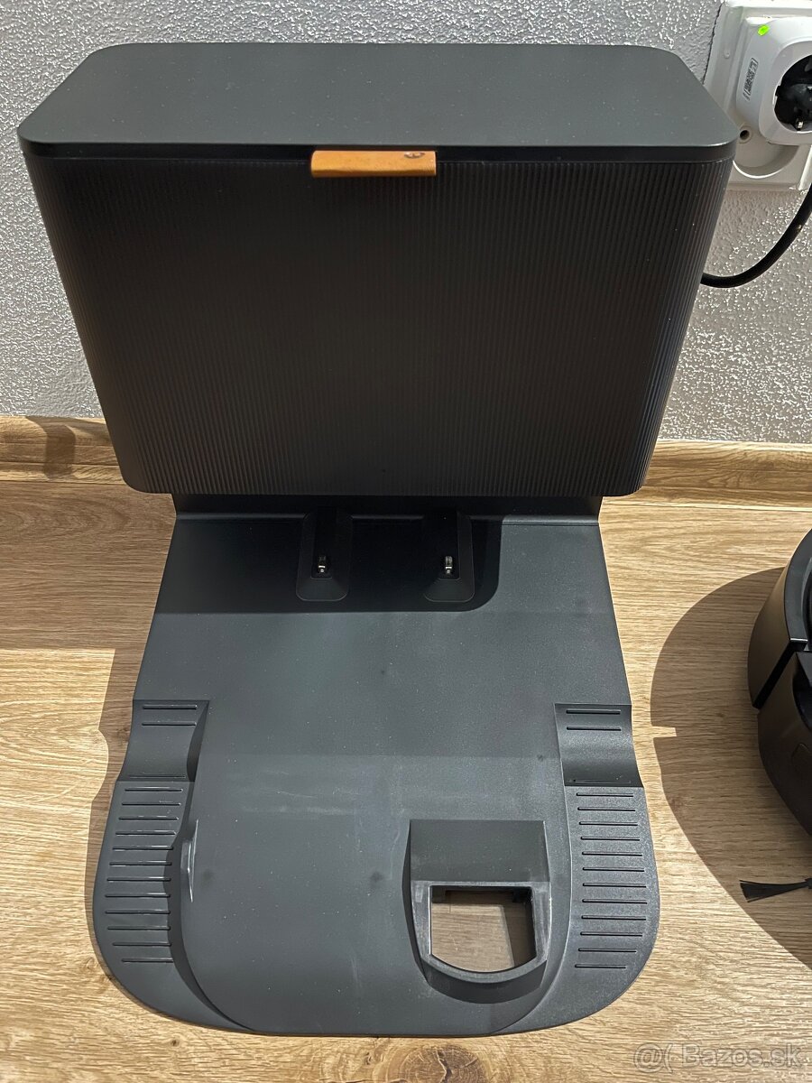 iRobot Roomba j7+ - 5