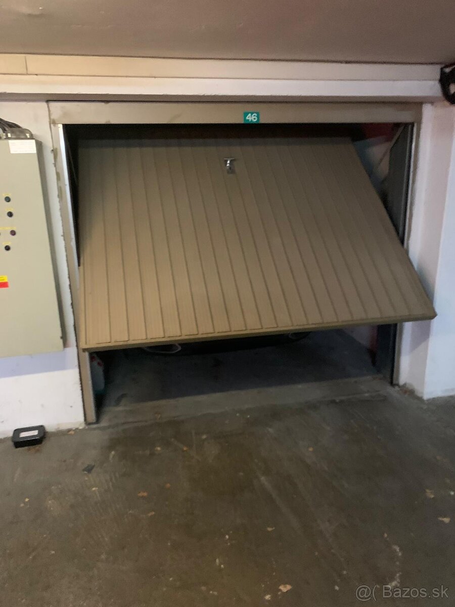 Predám podzemnú garáž s bránou - vykurovanú - 5