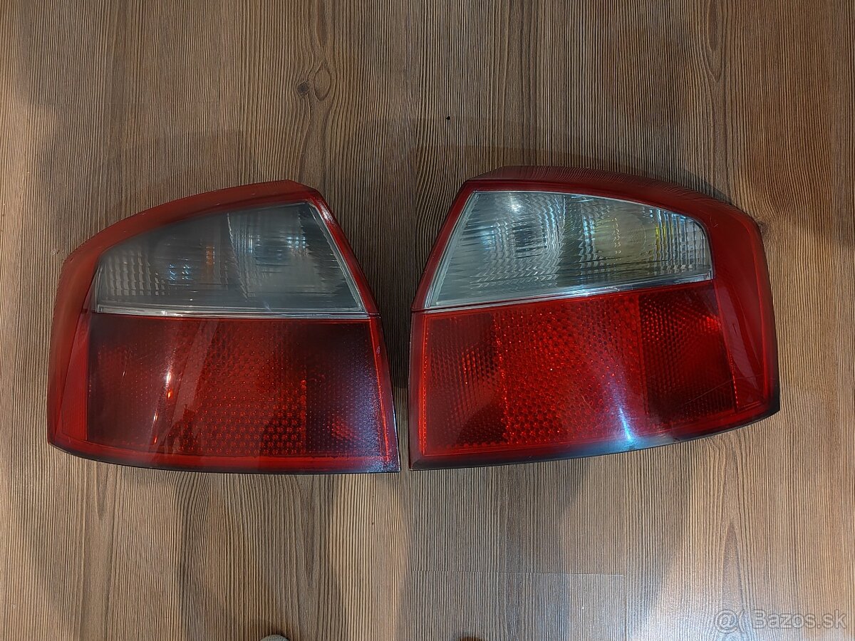 Audi A4 B6 sedan zadné svetlá - 5