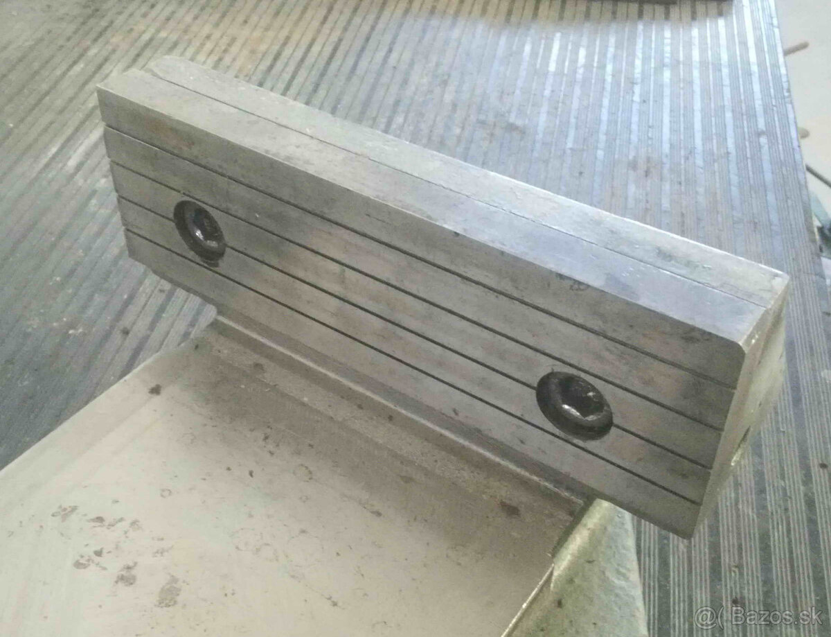 Predám strojový zverák Vihorlat 250 PN 243136 - 5