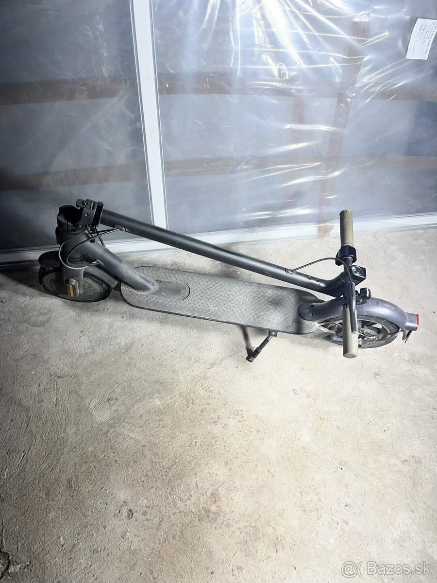 Elektrická kolobežka Xiaomi Mi Scooter - 5
