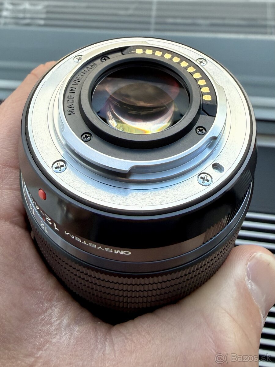 OM SYSTEM 12−45mm f/4 PRO - TOP stav - 5