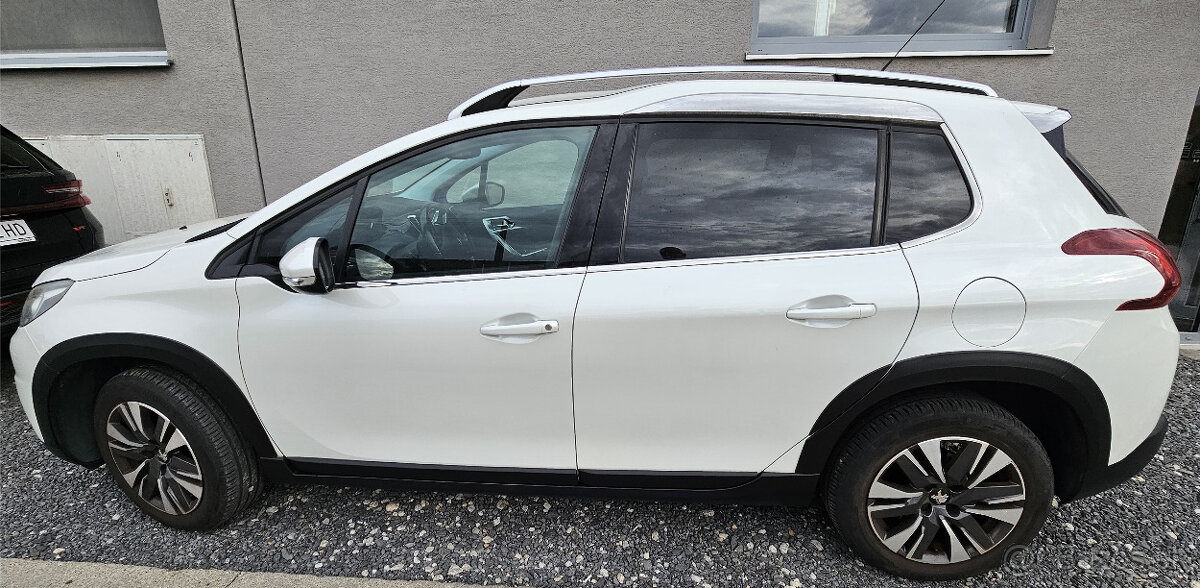 Peugeot 2008 1.2 PureTech 110k Allure - 5
