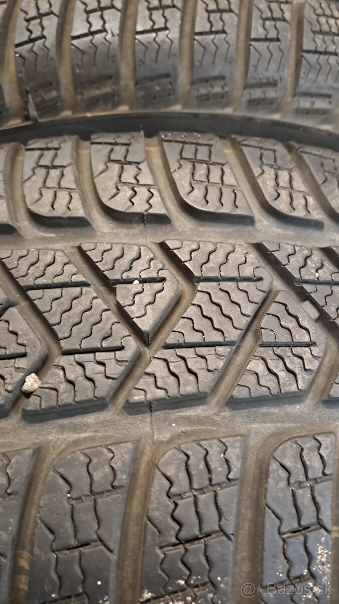 Predám 4ks slušné 215/60r16-99H Pirelli - 5