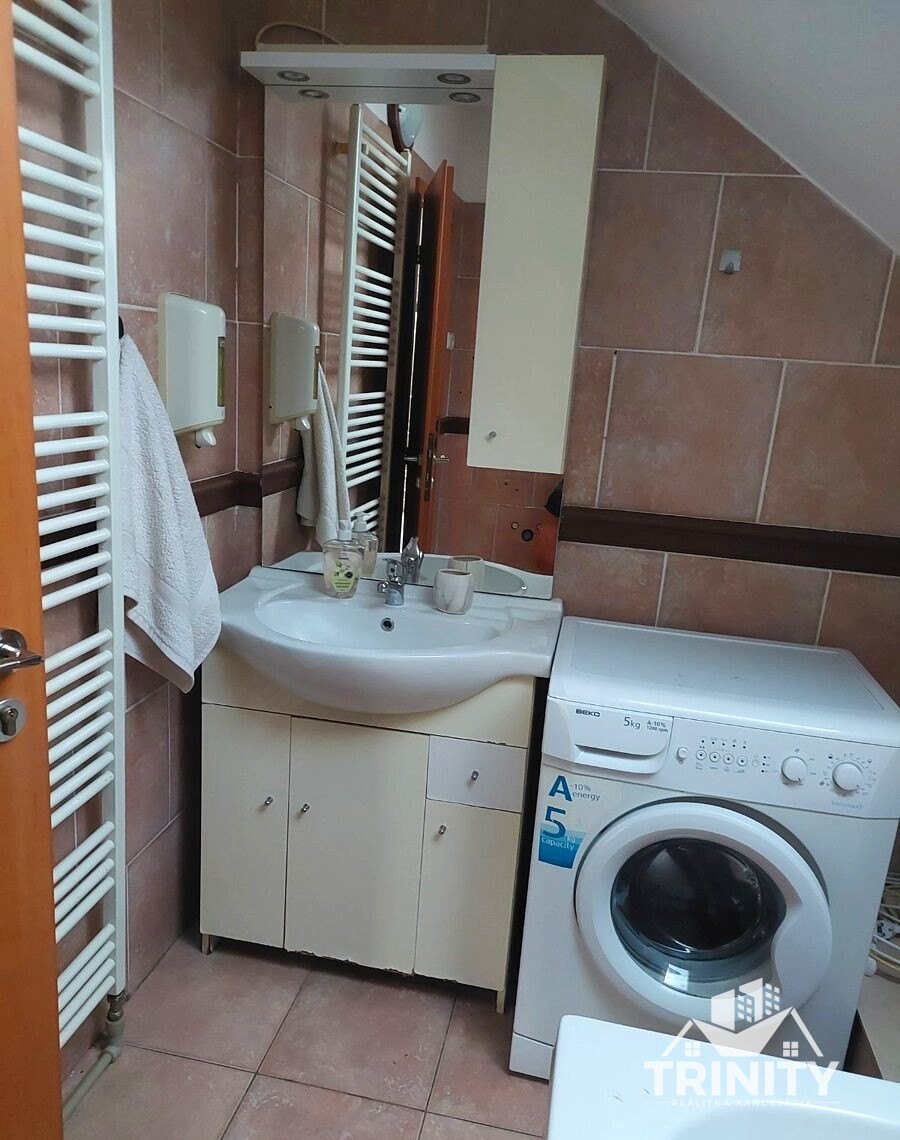 Na prenájom 2-izbový byt pri centre v Nových Zámkoch - 5