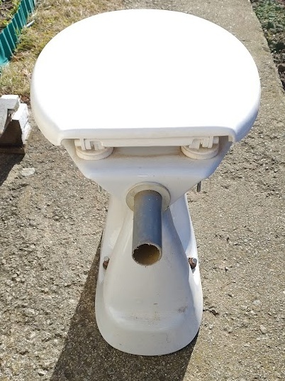 Predám zachovalé WC + WC dosku - 5