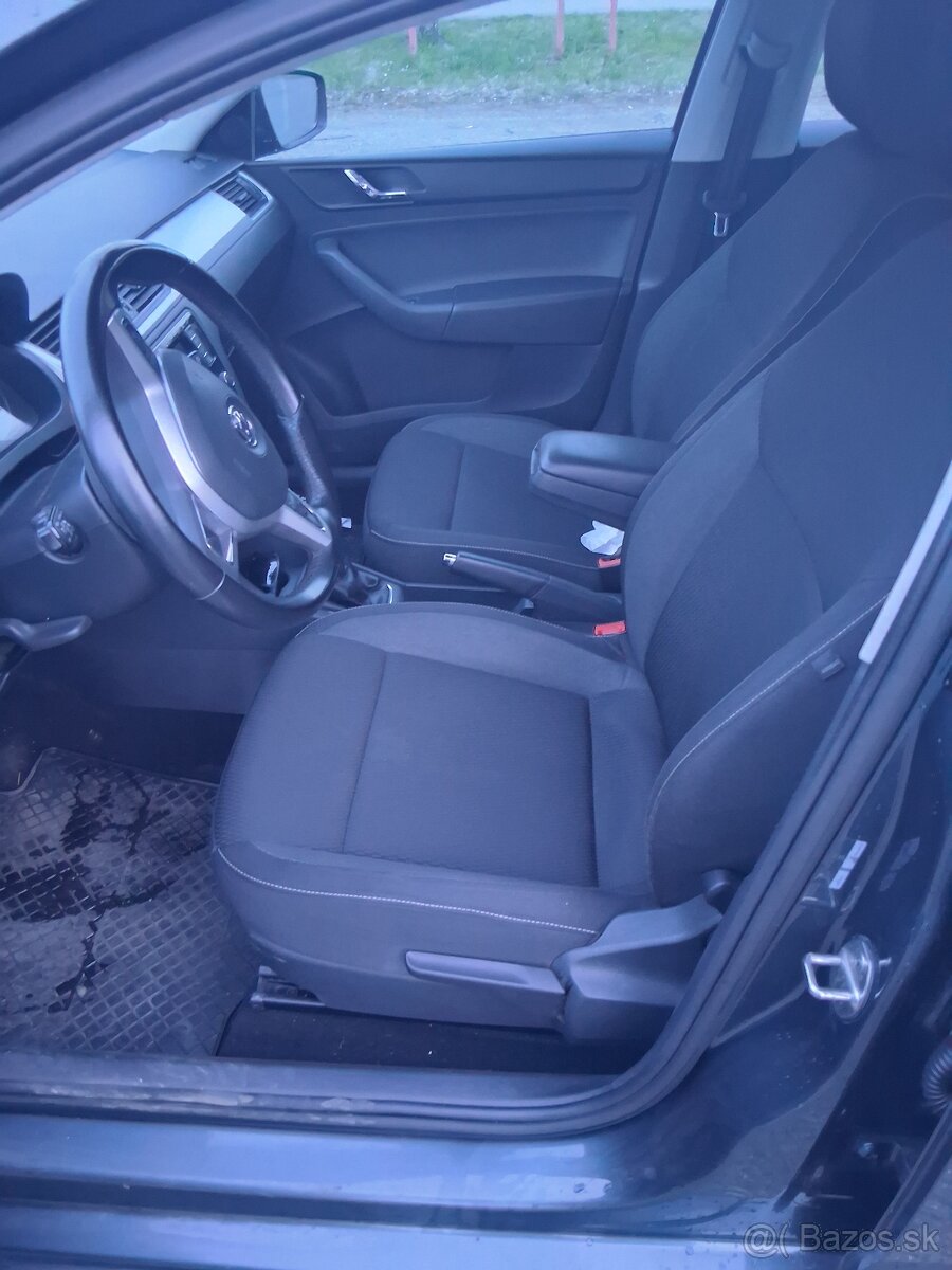 Predam škodu Rapid Spaceback 1.4 tdi r.v.2016 - 5