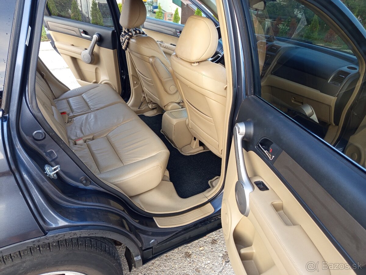 Predám Hondu CR-V diesel 2.2l ,103 kw, 4x4 - 5