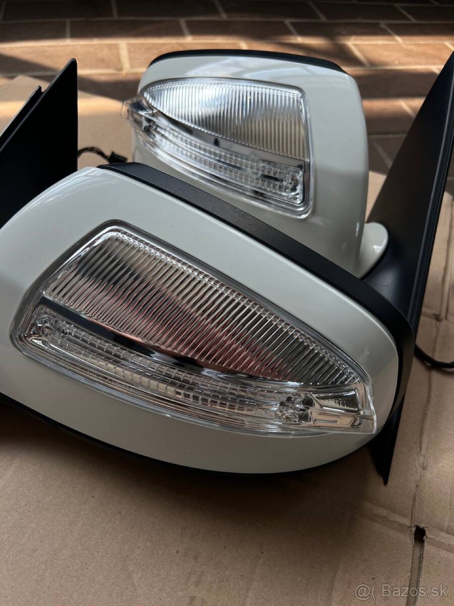 Predám spätne zrkadla MB w204 c220cdi. - 5
