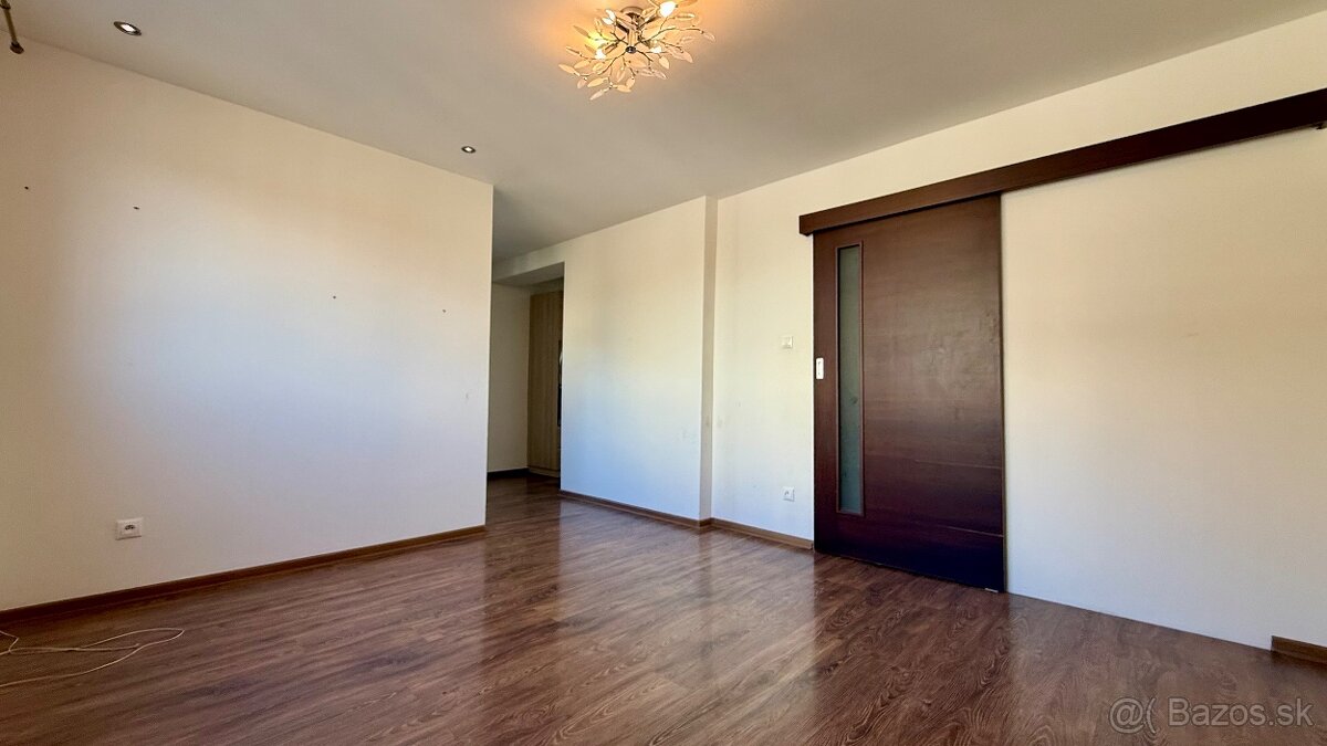 Priestranný byt v TEHLOVEJ bytovke, Beluša - 5