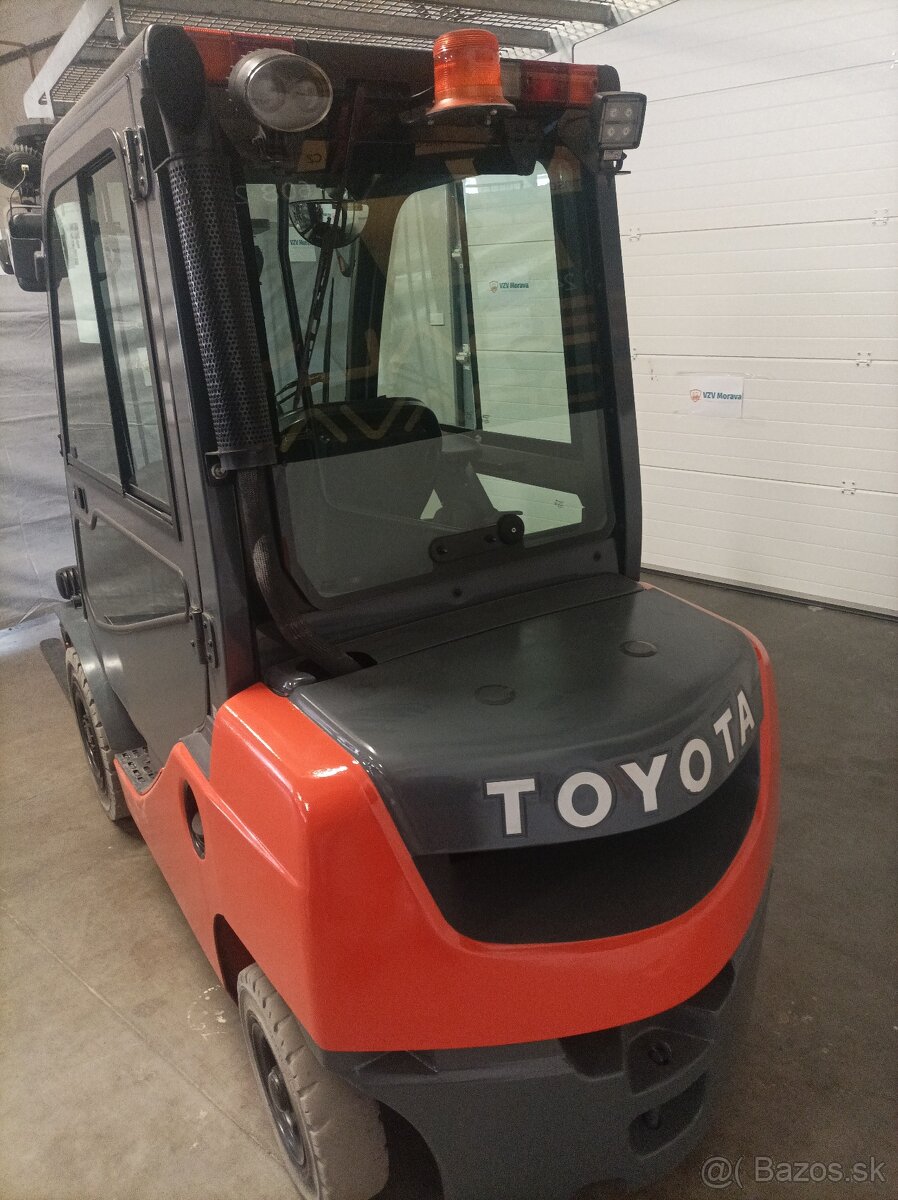Vysokozdvižný vozík Toyota 25 s pozicionerem - 5