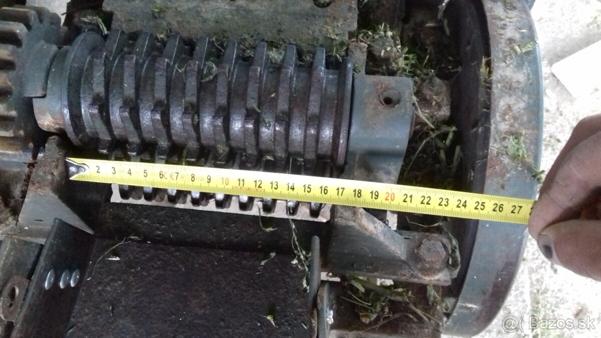 Predám menšiu rezačku na lucerňu - 5