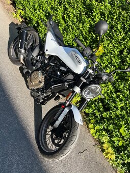 Husqvarna Vitpilen 401 – 2022 / 4900 km / Top stav - 5