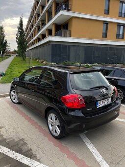 Toyota Auris 2010 2.2d - 5