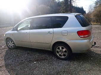 Toyota Avensis Verso - 5