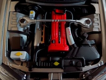 Nissan Skyline GT-R (R34) 1:18 AUTOART - 5