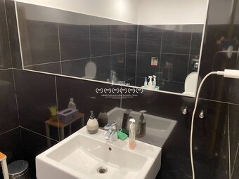 Na prenájom  obchodný priestor " Kaderníctvo " - 5