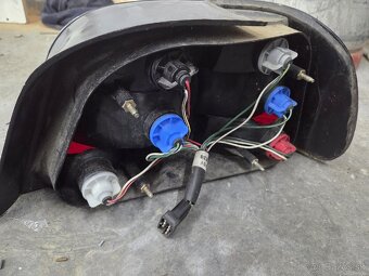 Predám zadné svetlá BMW E38 - 5