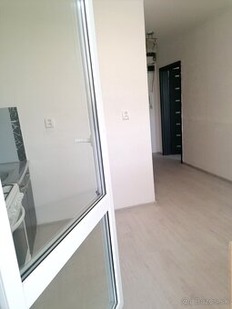 1-izbový byt s balkónom, IHNEĎ VOĽNÝ - 5