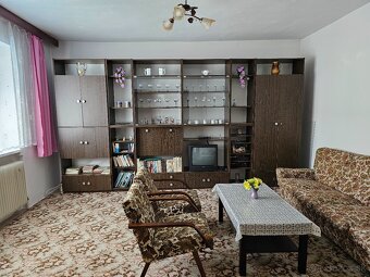 Zachovalý rodinný dom s veľkým pozemkom blízko KNM - 5