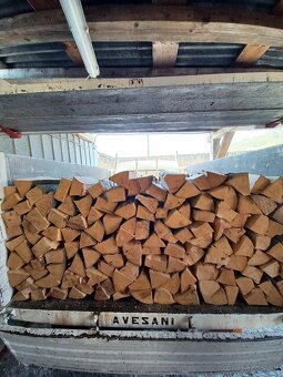Palivové drevo tvrdé rôzne dĺžky:Tel 0905 556219 - 5