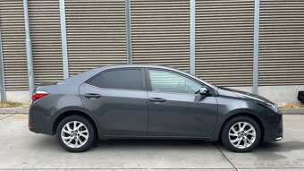 Predám Toyotu Corollu sedan, r.v. 2017, 1. Majiteľ - 5