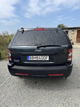 Predám/vymenim jeep 3.7 laredo 157kW.  2007/10 - 5