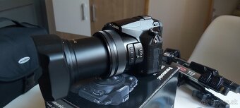 Panasonic Lumix DMC-FZ2000 - 5